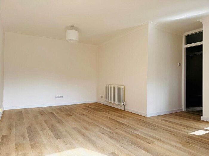 2 Bedroom Apartment To Rent In Glen Avenue, Worsley, M28