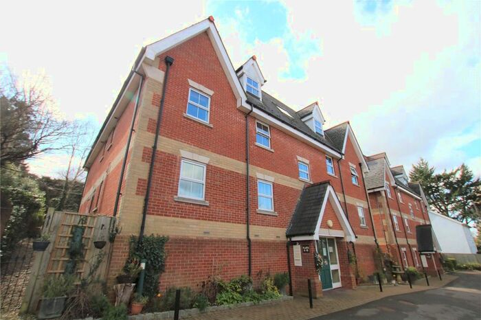 2 Bedroom Flat To Rent In Bayeux Court, Connaught Road, Reading, Berkshire, RG30