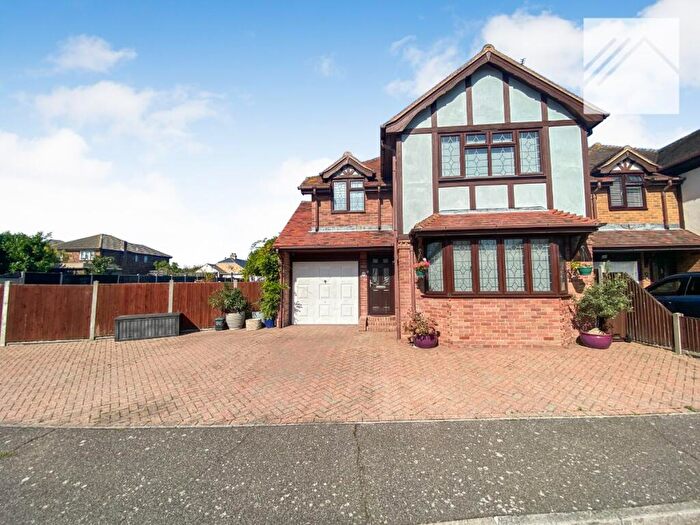 4 Bedroom Detached House For Sale In Thorpe Leas, Canvey Island, SS8