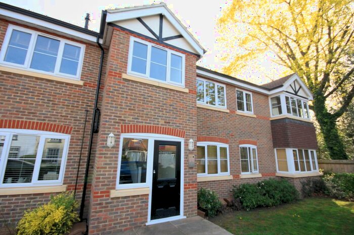 1 Bedroom Flat To Rent In Ferndale Road, Ashford, TW15