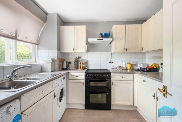 2 Bedroom Flat To Rent In Lucas Gardens, East Finchley, London, N2