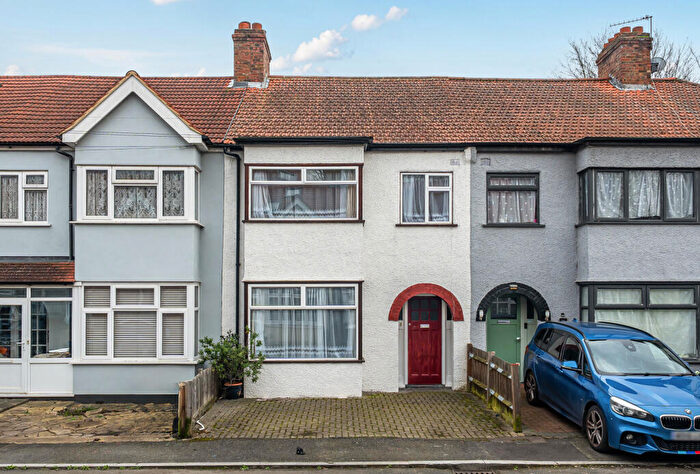 3 Bedroom Terraced House For Sale In Broadway Gardens, Mitcham, CR4