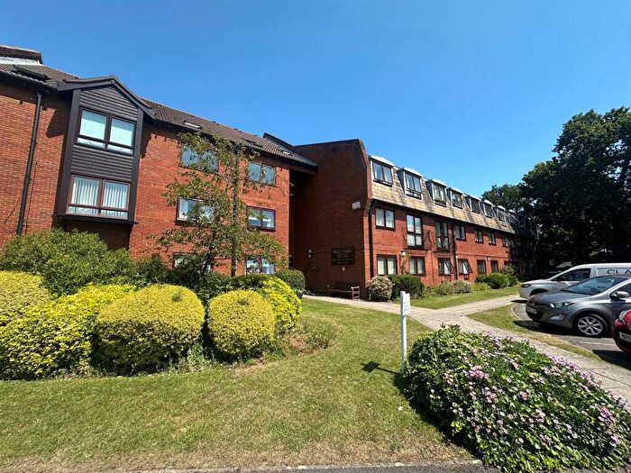 1 Bedroom Apartment To Rent In High Oaks Close, Locks Heath, Southampton, SO31