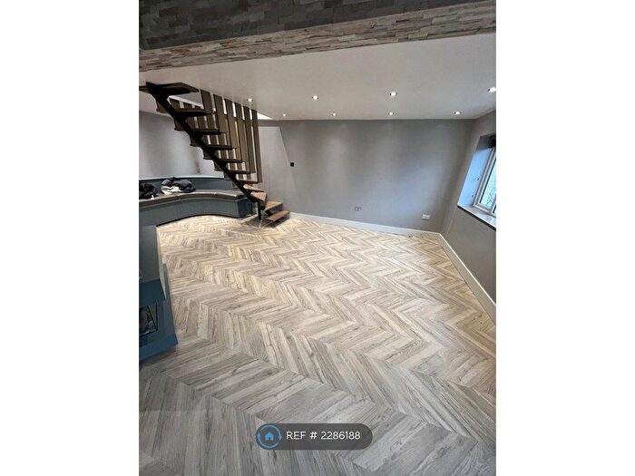 3 Bedroom Terraced House To Rent In Alport Grove, Glossop, SK13