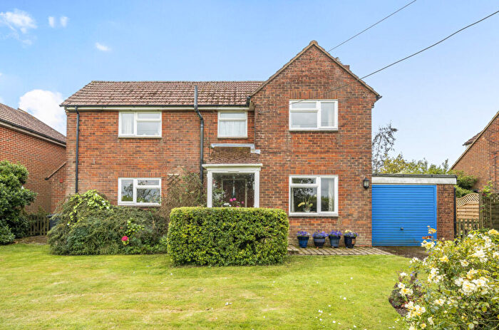 4 Bedroom Detached House For Sale In Hattingley Road, Medstead, Alton, Hampshire, GU34