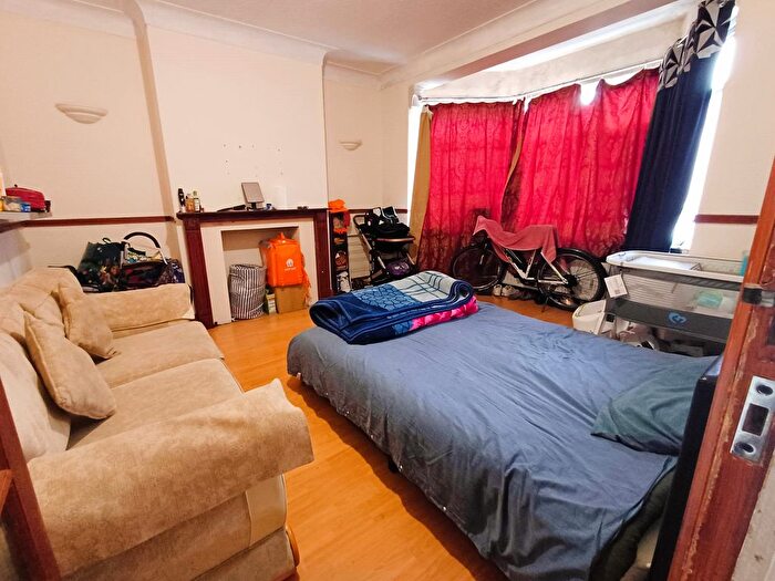 1 Bedroom Terraced House To Rent In Clifton Road, Ilford, IG2