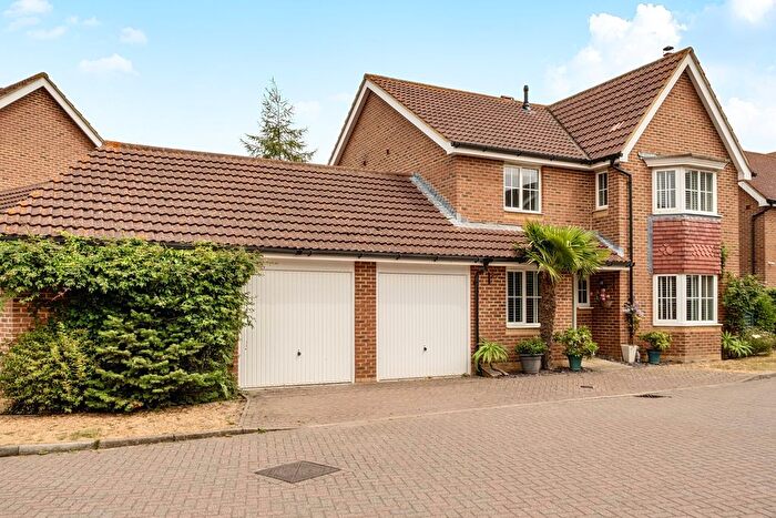 4 Bedroom Link Detached House For Sale In Russet Close, Ash, CT3