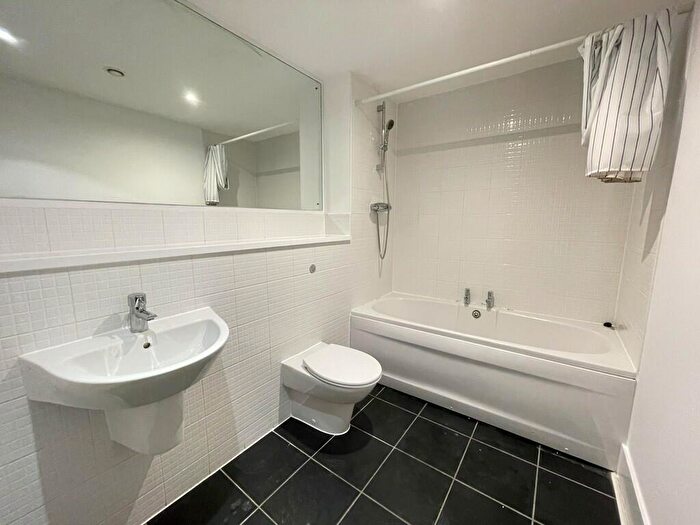2 Bedroom Apartment To Rent In Macintosh Mill, Cambridge Street, M1