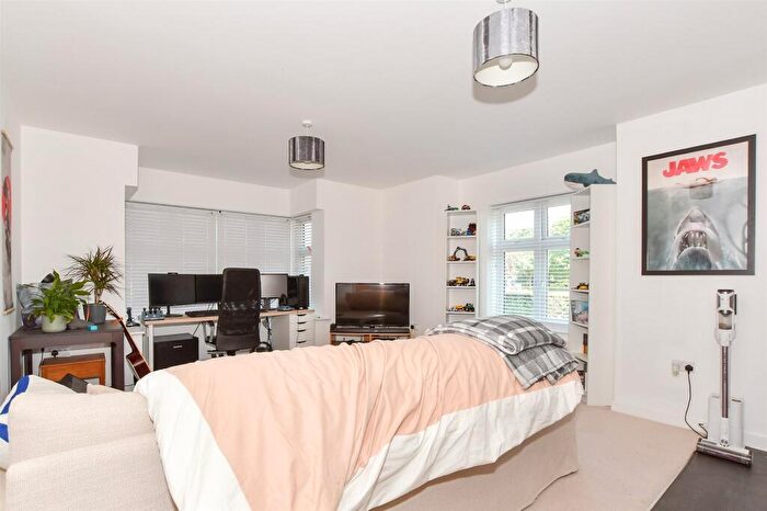 2 Bedroom Flat For Sale In Rapley Rise, Southwater, Horsham, West Sussex, RH13