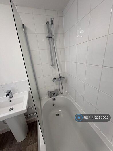 4 Bedroom Terraced House To Rent In Whitehall Road, Bristol, BS5