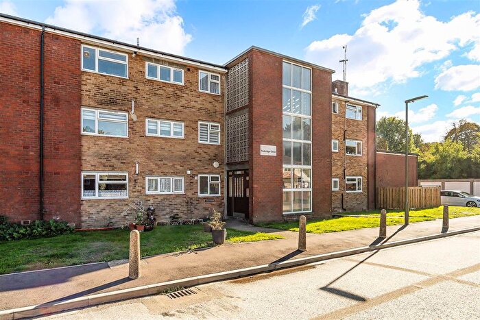 2 Bedroom Flat For Sale In Tonbridge Close, Banstead, SM7