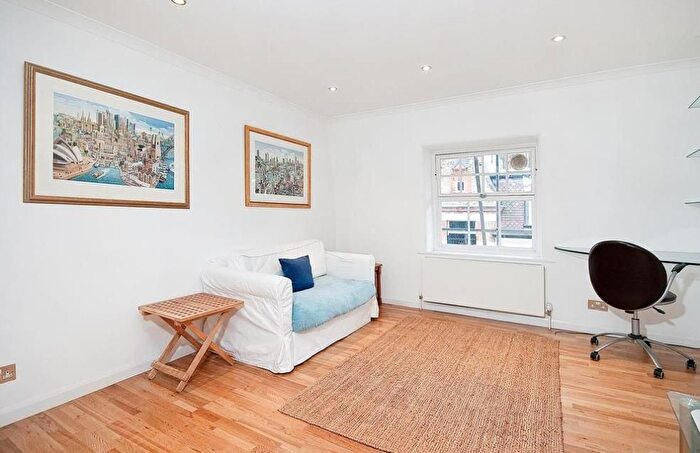 3 Bedroom Flat To Rent In Great Portland Street, Fitzrovia, London, W1W