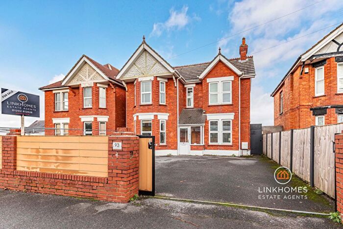 3 Bedroom Detached House For Sale In Charminster Avenue, Bournemouth, BH9