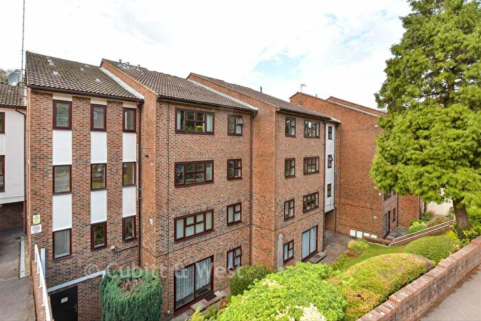 1 Bedroom Flat For Sale In Croydon Road, Caterham, Surrey, CR3