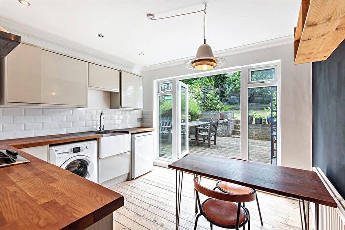 2 Bedroom Flat For Sale In Beresford Road, Harringay, London, N8