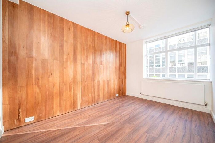 1 Bedroom Flat To Rent In St. Cross Street, Farringdon, EC1N