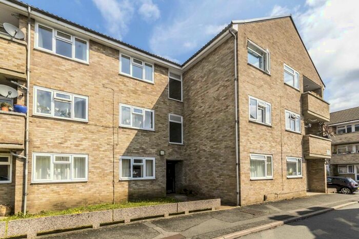 2 Bedroom Flat To Rent In South Place, Surbiton, KT5