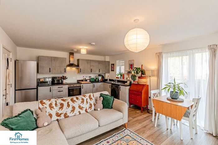2 Bedroom Flat For Sale In Landing Lights, Bristol, BS14