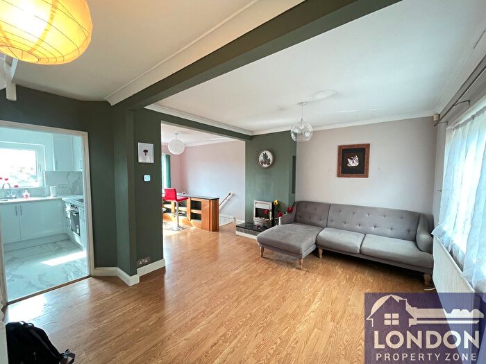 3 Bedroom Semi-Detached House To Rent In Longhill Avenue, Chatham, ME5