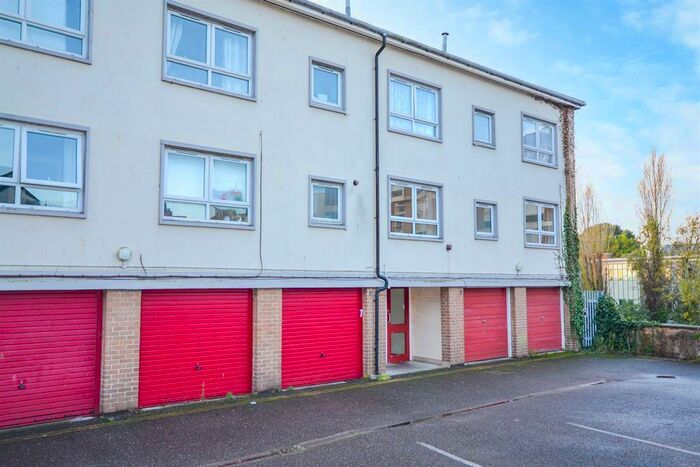 2 Bedroom Flat To Rent In Western Way, Exeter, EX1