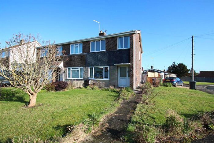 3 Bedroom Semi-Detached House To Rent In Wilton Drive, Trowbridge, BA14