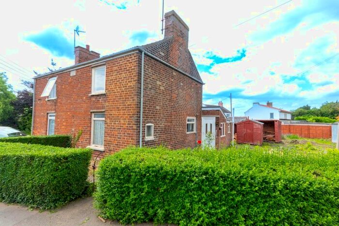Semi-Detached House For Sale In Milestone Lane, Pinchbeck, Spalding, Lincolnshire, PE11