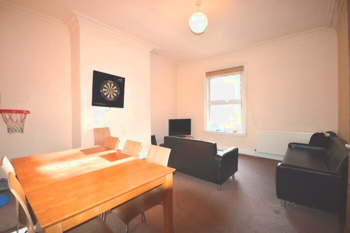 6 Bedroom Flat To Rent In B Cardigan Road, LS6