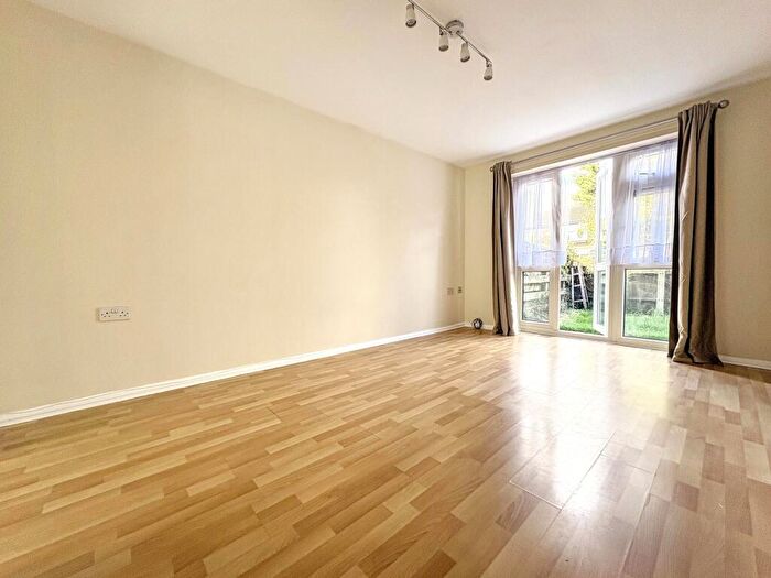 1 Bedroom Flat To Rent In Crownfield Road, E15
