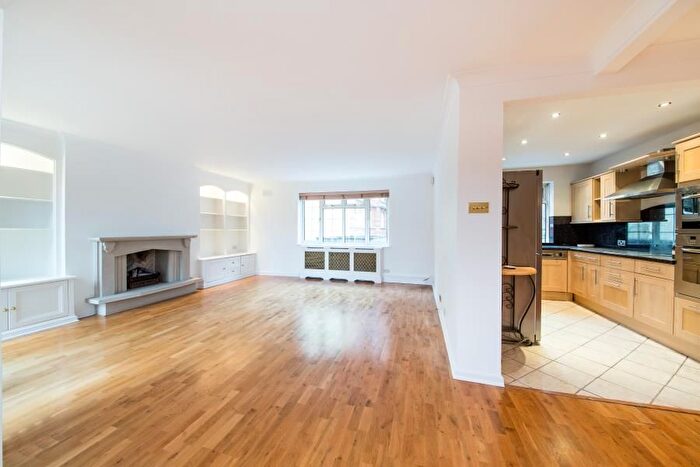 3 Bedroom Mews To Rent In Robert Close, Little Venice, W9