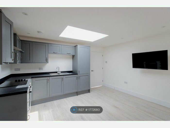 1 Bedroom Flat To Rent In Northfield Avenue, London, W13