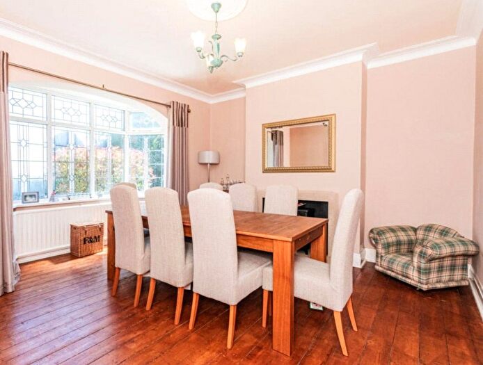 4 Bedroom Semi-Detached House To Rent In Foscote Road, London, NW4