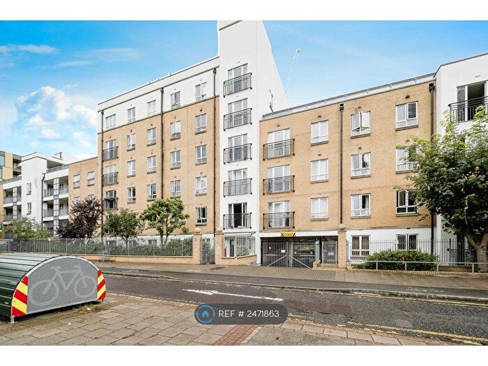 2 Bedroom Flat To Rent In Granite Apartments, London, E15