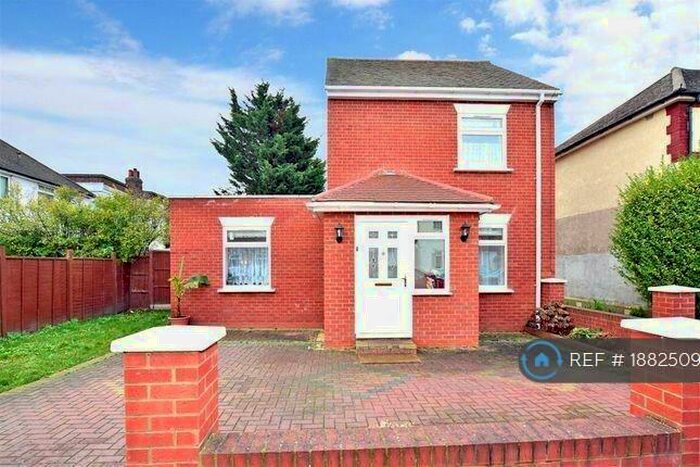 3 Bedroom Detached House To Rent In Shirley Close, Dartford, DA1