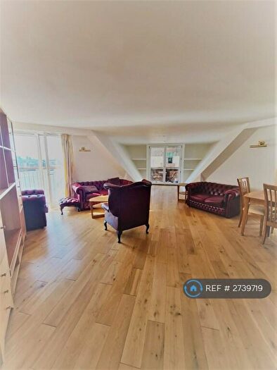 2 Bedroom Flat To Rent In Pierpoint Building, London, E14