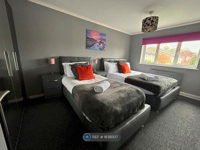 2 Bedroom Maisonette To Rent In Warren Close, Tipton, DY4