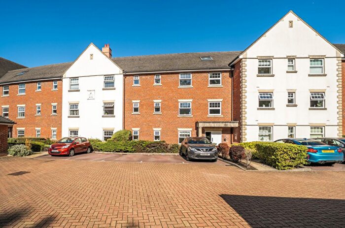 2 Bedroom Flat For Sale In Waleron Road, Fleet, Hampshire, GU51