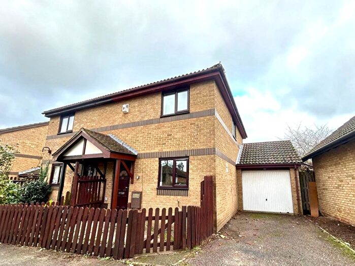 3 Bedroom Semi Detached House To Rent In Fortescue Drive, Shenley Church End, MK5