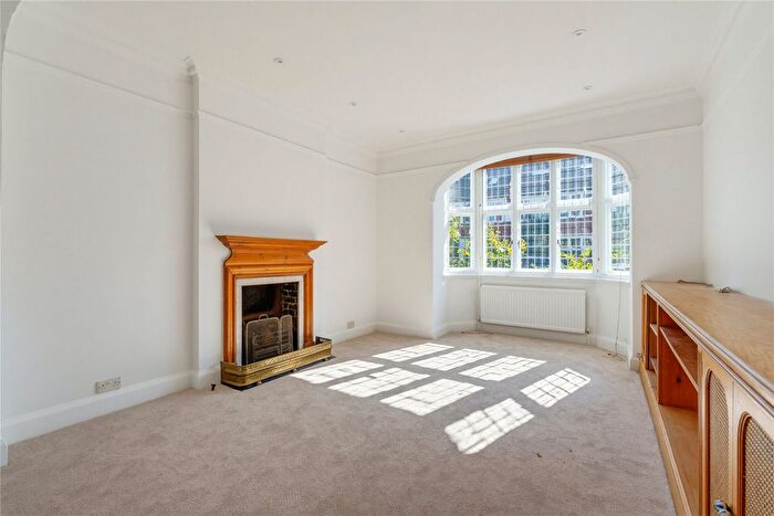 Detached House To Rent In Loxley Road, London, SW18