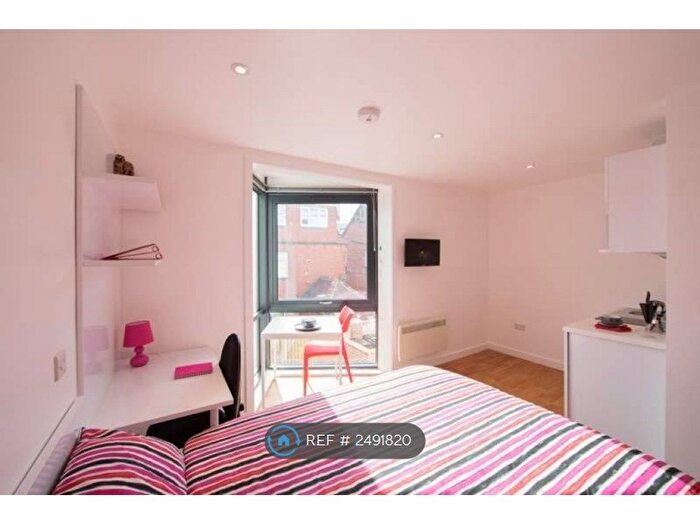 Studio To Rent In St. Michaels Lane, Leeds, LS6