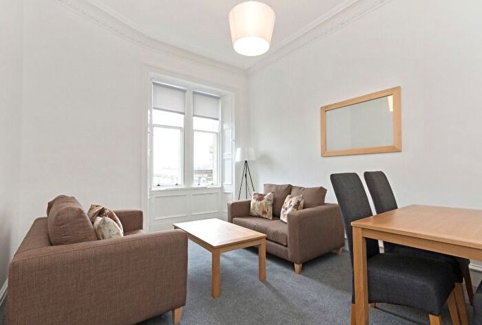 3 Bedroom Flat To Rent In Comiston Road, Edinburgh, EH10