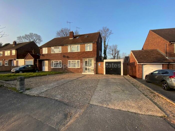 6 Bedroom Semi-Detached House To Rent In Courts Road, Reading, RG6