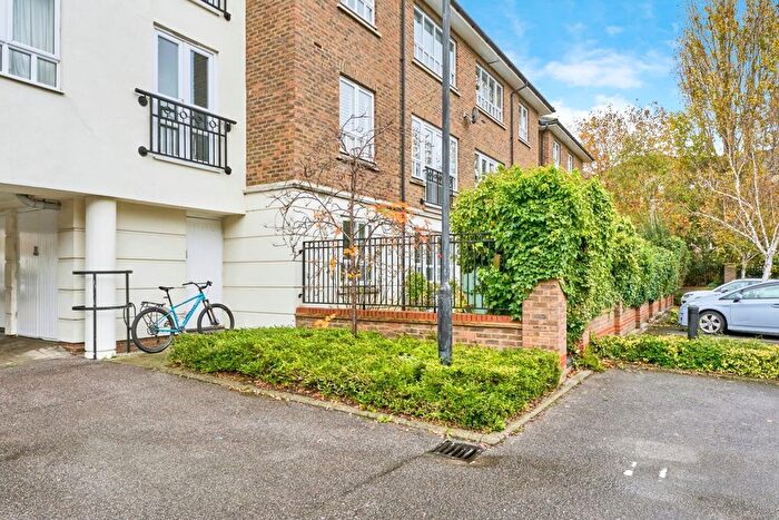 1 Bedroom Flat For Sale In Samuel Gray Gardens, Kingston Upon Thames, KT2