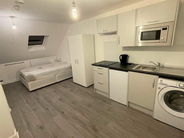 Flat To Rent In Shaftesbury Avenue, South Harrow, Harrow, HA2