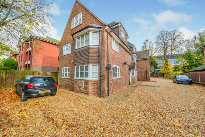 1 Bedroom Apartment To Rent In Sherbourne Court, AL1