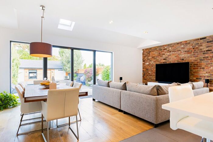 3 Bedroom Detached House To Rent In Green Dragon Lane, London, N21