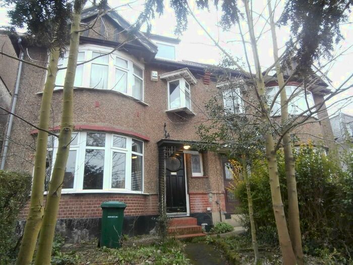 4 Bedroom Semi-Detached House To Rent In Nether Street, Finchley, N3