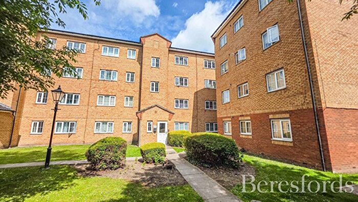 1 Bedroom Flat For Sale In Kidman Close, Gidea Park, RM2