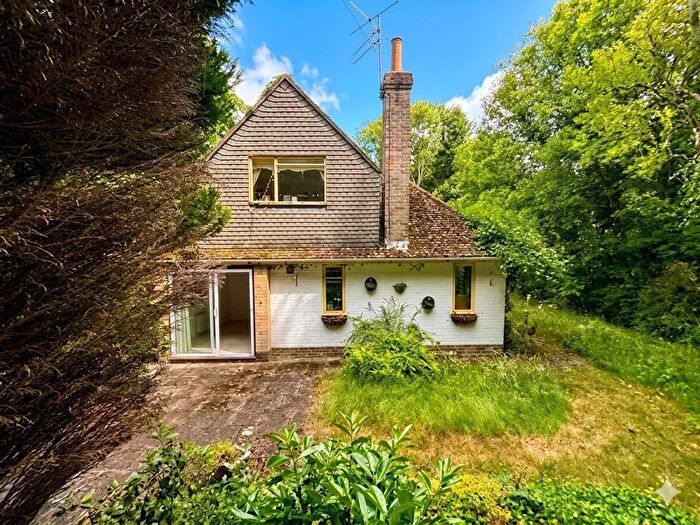 4 Bedroom Detached House For Sale In Aylmer Drive, Stanmore, Middlesex, HA7