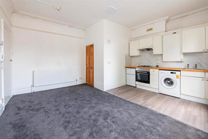 1 Bedroom Flat To Rent In St. James Road, Sutton, SM1