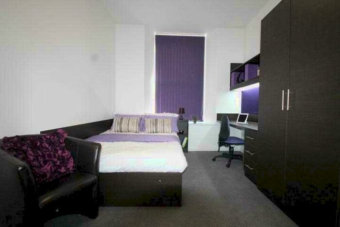 1 Bedroom End Of Terrace House To Rent In The Square, / North Road East, Plymouth, PL4